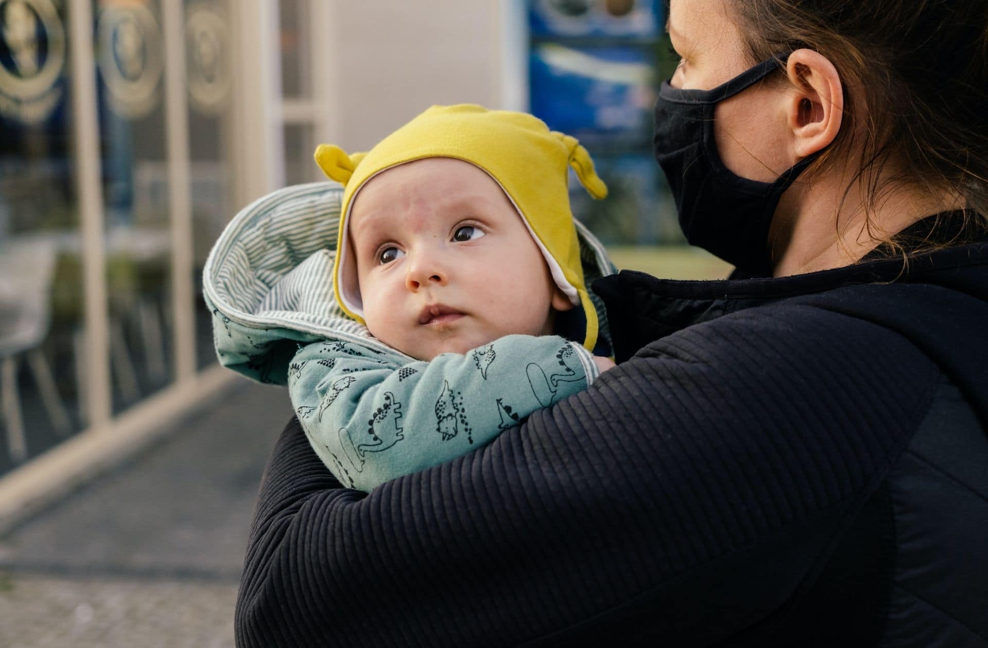 Langage, sourire, socialisation : le masque aura-t-il un impact à long terme sur les bébés ?